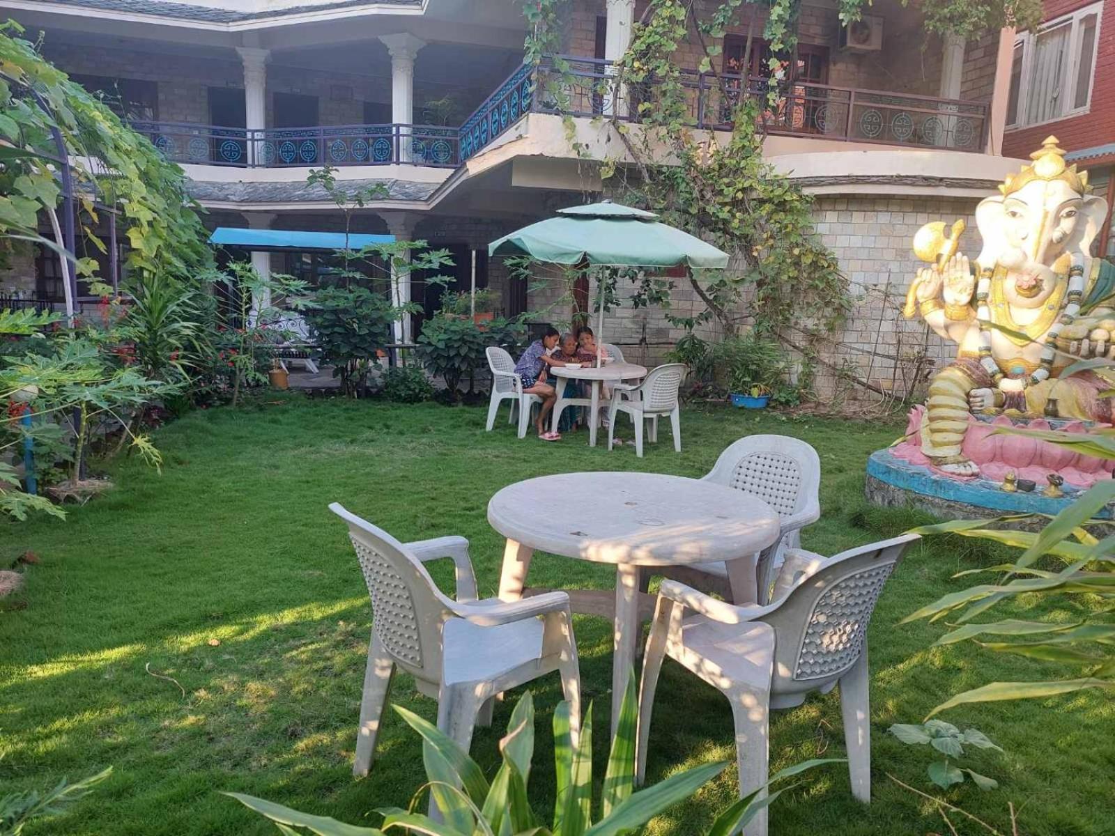 Blue Planet Lodge & Restaurant Pokhara Eksteriør bilde